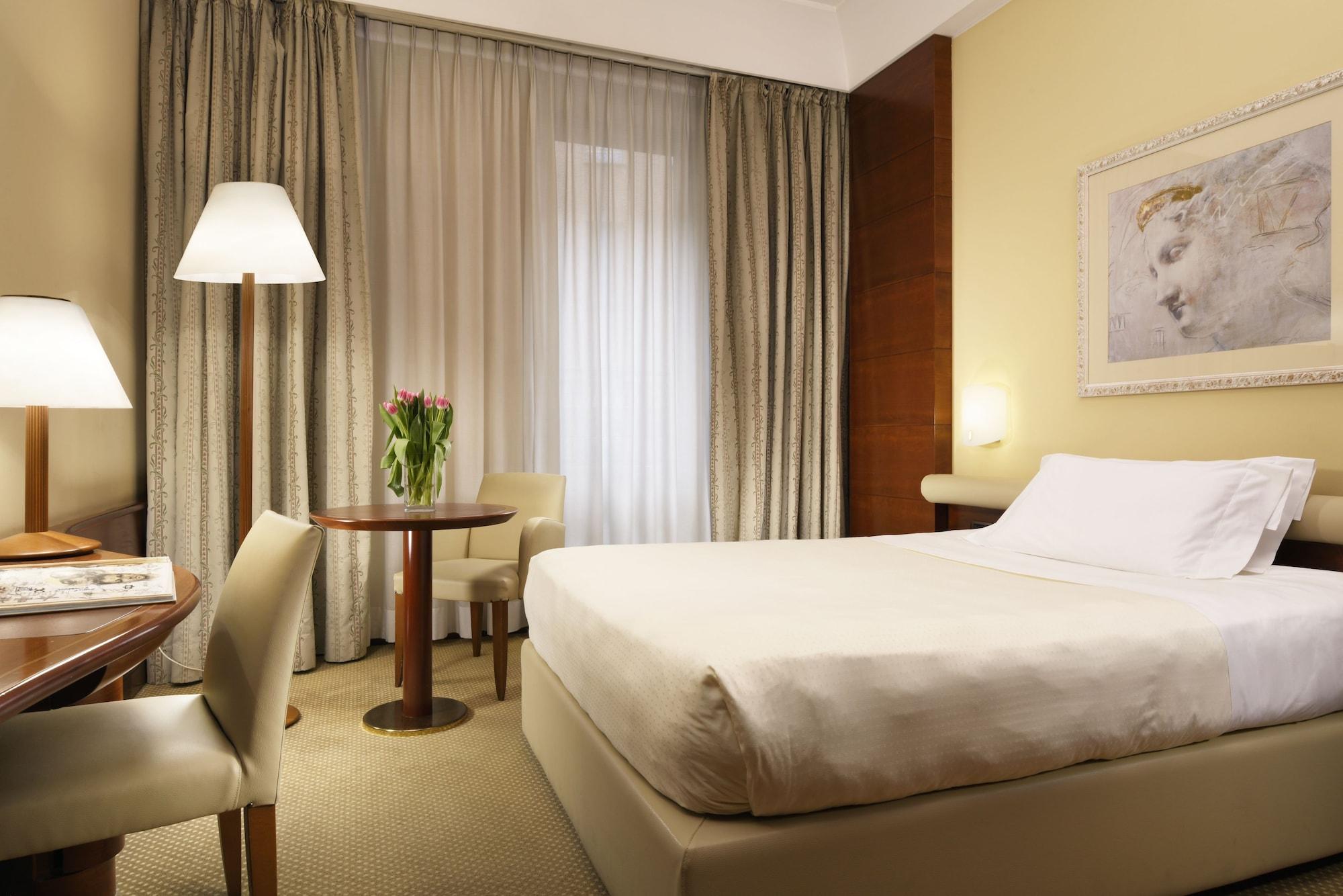 Hotel Unahotels Cusani 4*